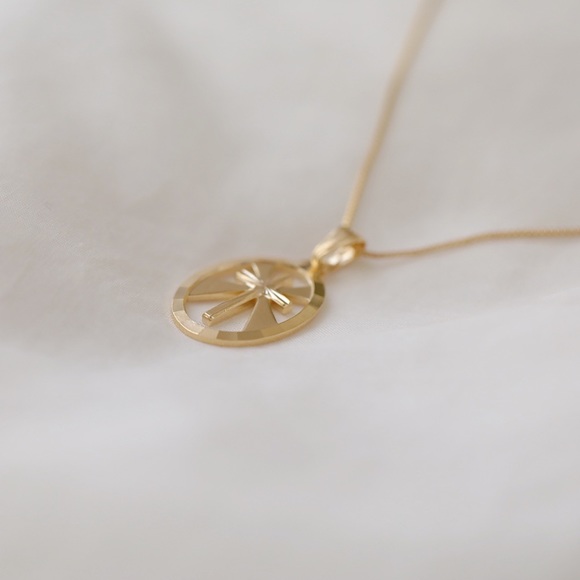 Cross Necklace | 18k Gold Filled - Picture 4 of 8